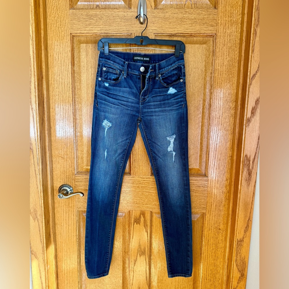 EUC Express Distressed Skinny Jeans 2r